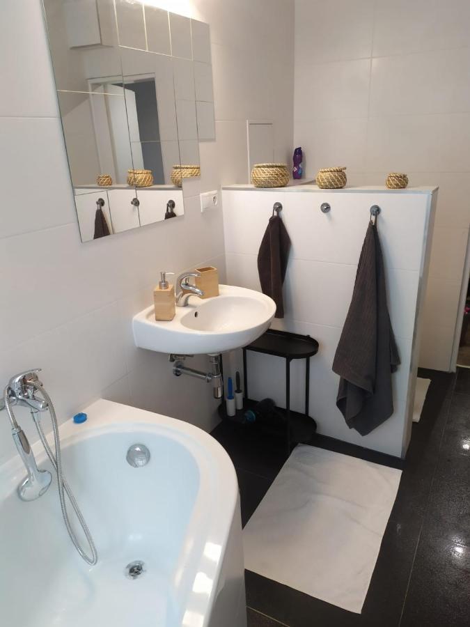 Pisqor Apartment - Self Check-In Bratislava Eksteriør bilde