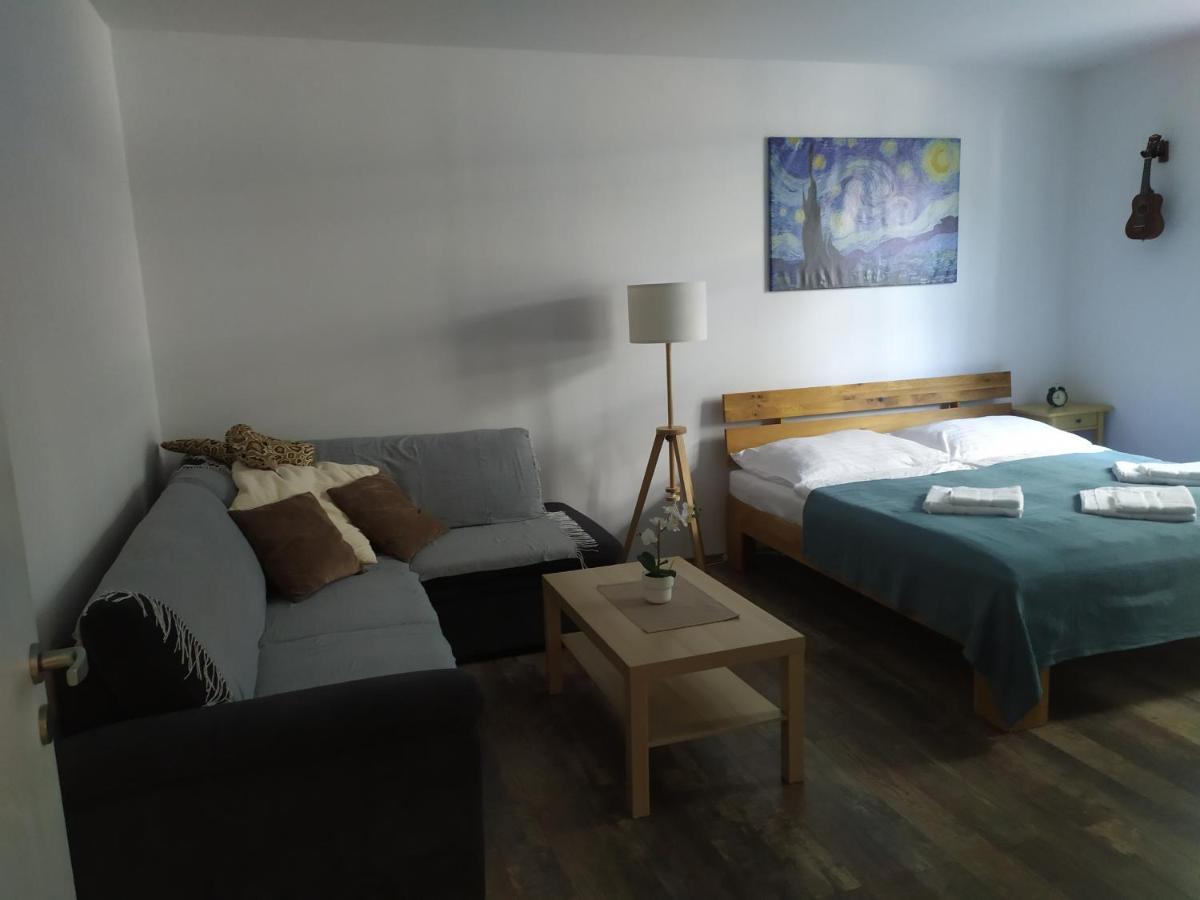 Pisqor Apartment - Self Check-In Bratislava Eksteriør bilde