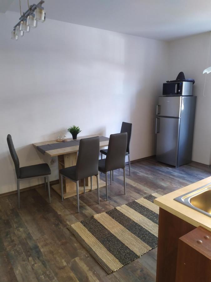 Pisqor Apartment - Self Check-In Bratislava Eksteriør bilde